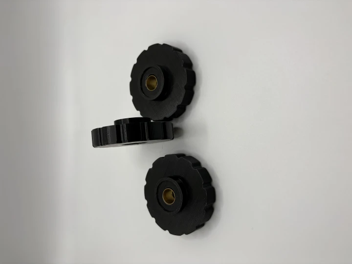 Case CS150 - Lifter knobs without bushing