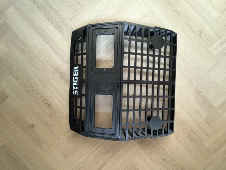 Shibaura - Grill pod światła Zetor - czarny podkład