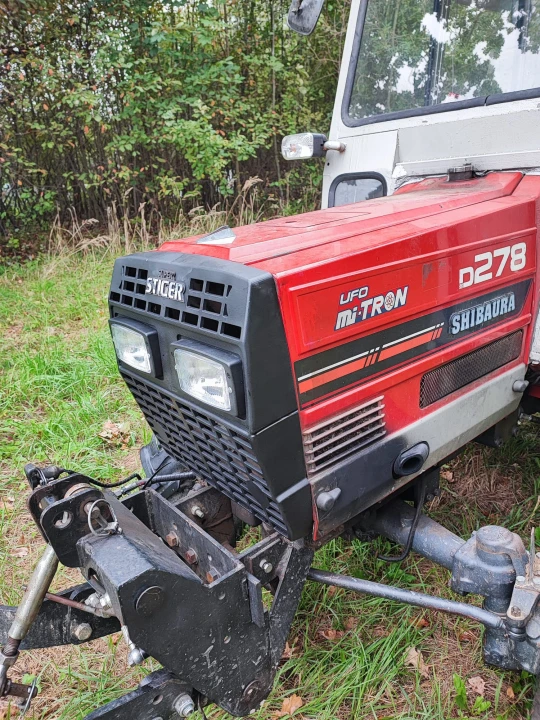 Shibaura - Grill pod światła Zetor - czarny podkład